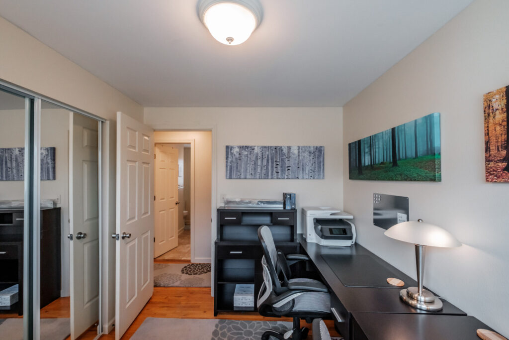 Circle Retreat office room