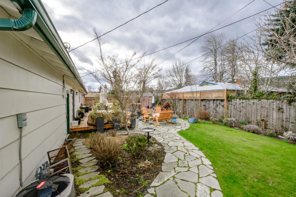 Circle Retreat garden